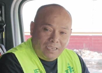 Conductores de tráiler se preparan para hablar inglés tras orden de Trump